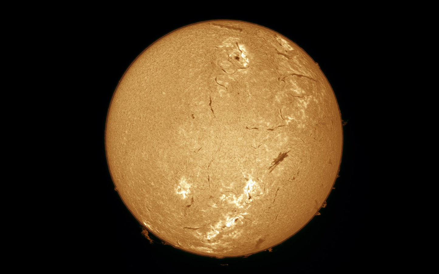 Sky Watcher Heliostar 76mm H-Alpha Solar Telescope - EDISLA